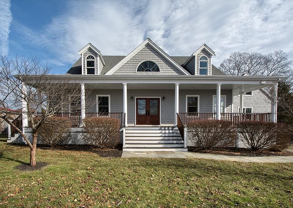 1st image of 33 Bonnie Brier Cir
