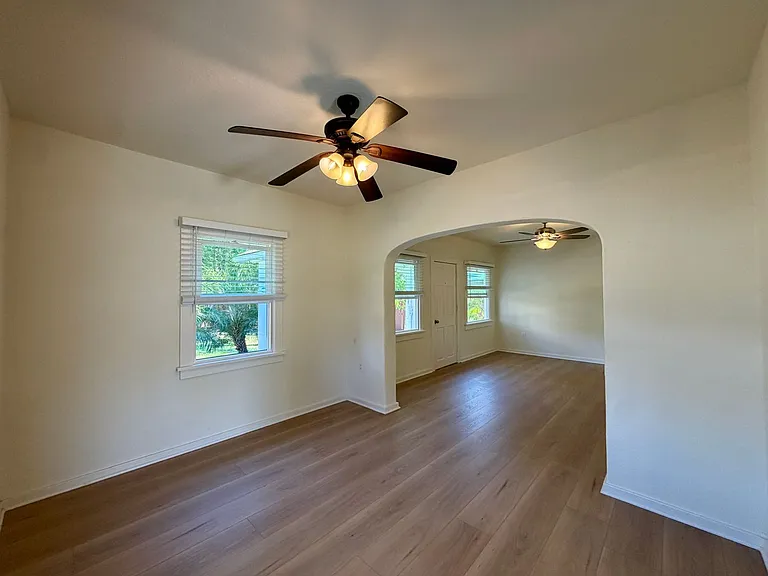 1190 Pine Ave — Photo 9