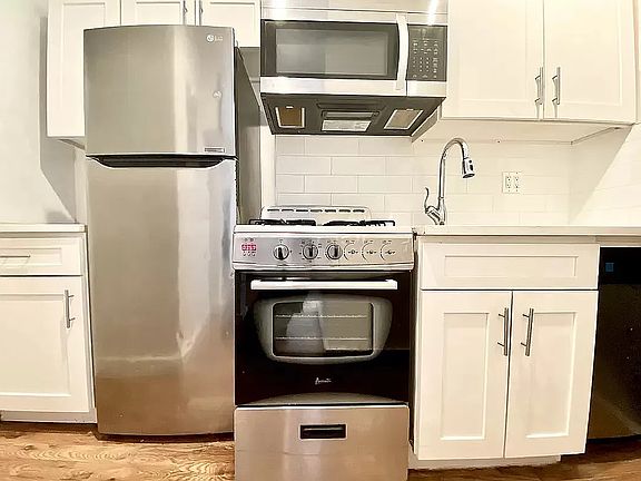 5th image of 406 W 39th St APT 2R