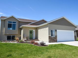 3385 24th St S, Moorhead, MN 56560