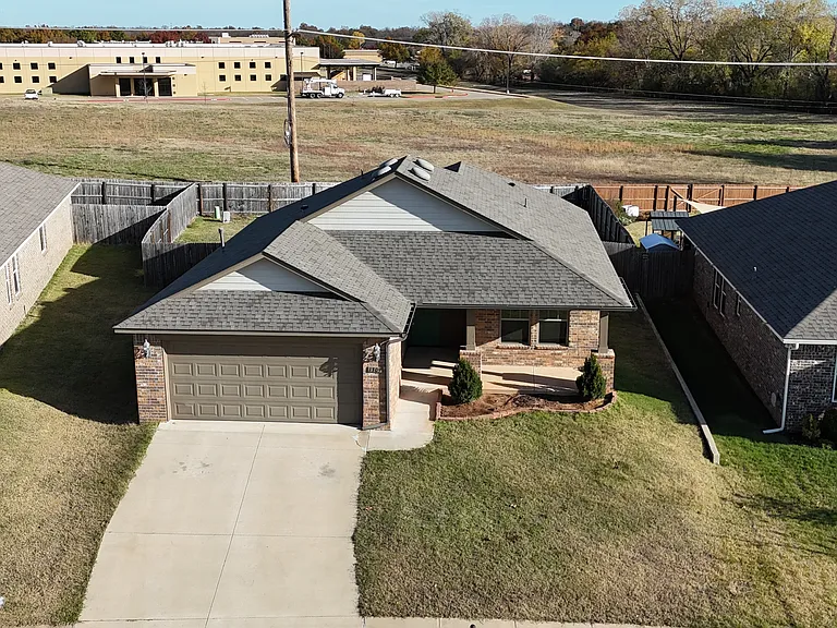 1309 S Landry Ln — Photo 30