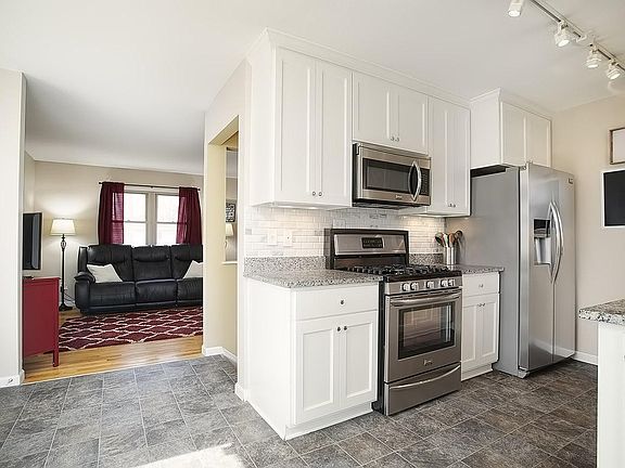 3rd image of 16562 Florin Ave W