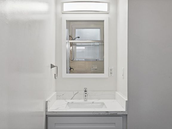 2nd image of 1375 Sacramento St #2