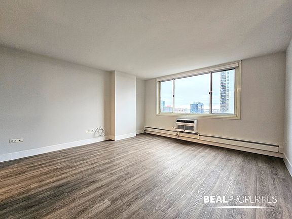 2nd image of 1344 N Dearborn Pkwy #11D