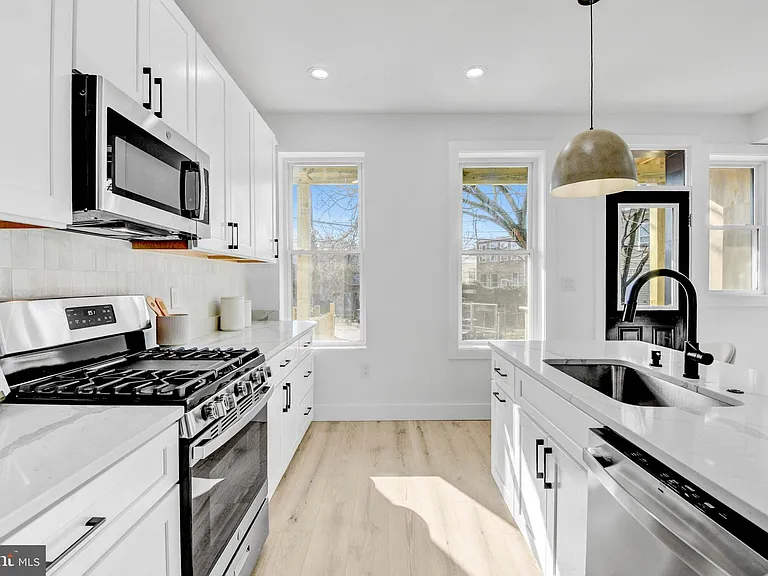 517 Florida Ave NE — Photo 14