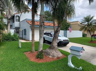 2905 Garden Dr, Cooper City, FL 33026