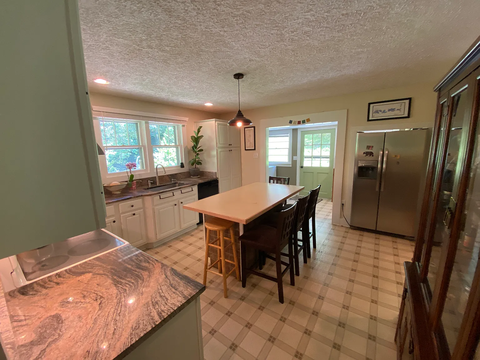 3 bed, 1.5 bath, 1653 sqft, $2,600 — Photo 3