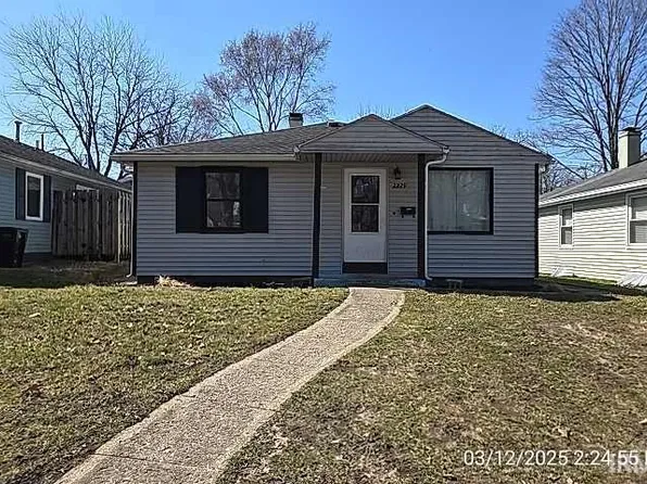 2229 Parkview Pl, South Bend, IN 46616