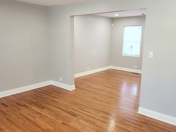 3rd image of 939 W 123rd St