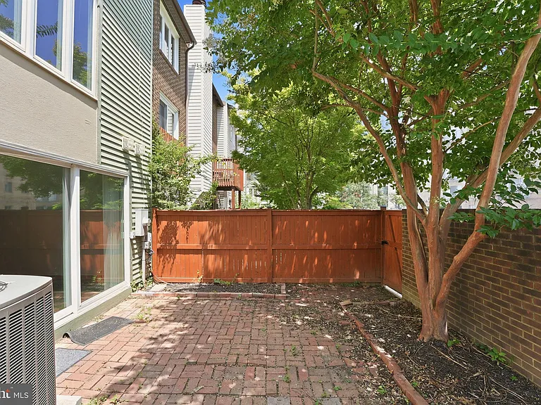 975 S Taylor St — Photo 25