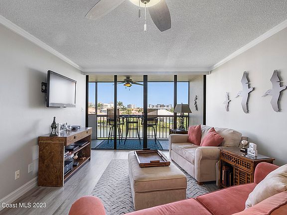 3rd image of 300 Columbia Dr #4042