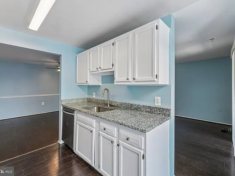 18131 Chalet Dr #301 — Photo 21