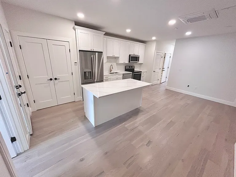 120 Emerson St #THREE — Photo 3