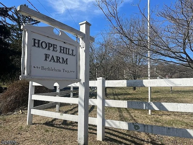 2 Hope Hill Farm Ln