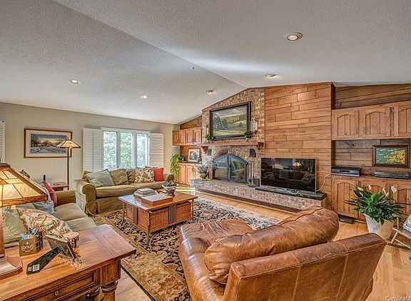 3rd image of 3516 Sherwood Cir