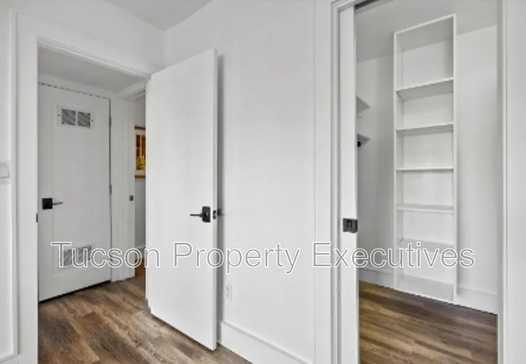 824 E 10th St #D — Photo 19