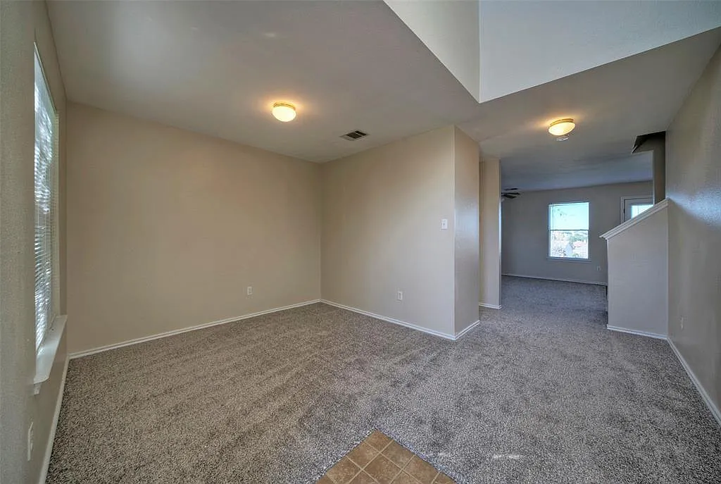 3 bed, 2.5 bath, 1822 sqft, $1,800 — Photo 3