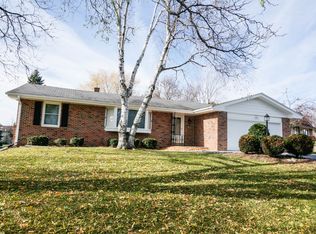 3265 S Hickory Rd, New Berlin, WI 53151