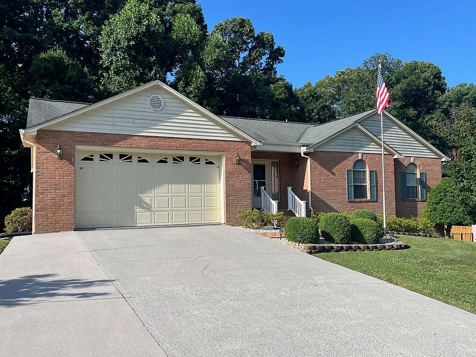 1st image of 985 E Brentwood Dr