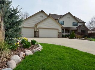 7383 W Pineberry Rdg, Franklin, WI 53132