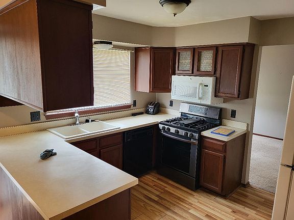 Kitchen including Gas Stove, Microwave, Dishwasher, Fridge and Garbage Disposal