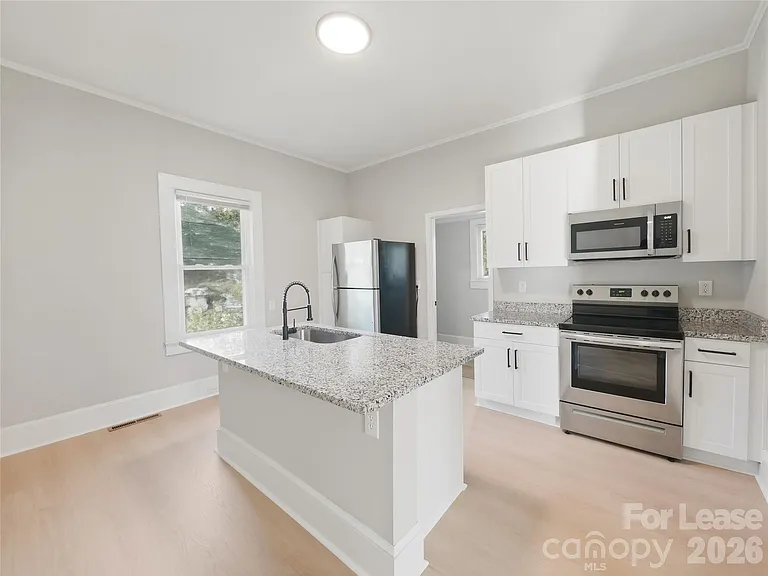 303 York Ave — Photo 7
