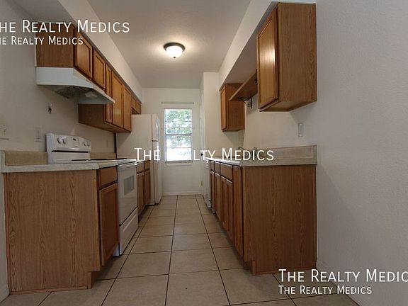 3rd image of 1615 Terrace Dr
