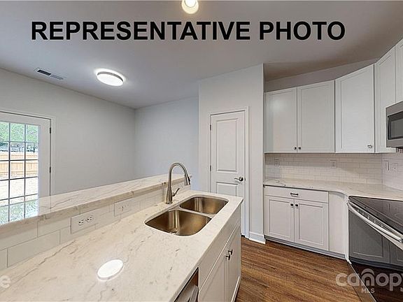 4th image of 1051 Sycamore Ave #1