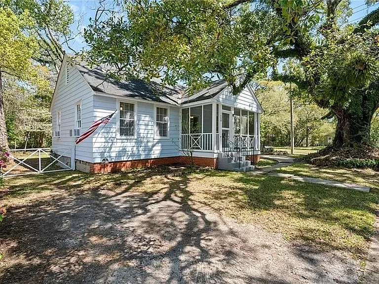 1450 McArthur St — Photo 10