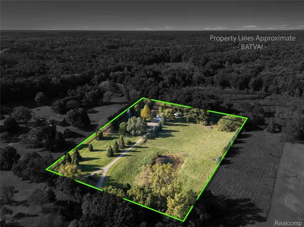 3412 Patterson Lake Rd, Pinckney, MI 48169