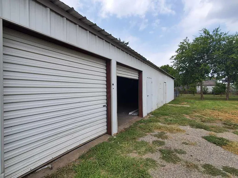 205 Randolph St — Photo 4