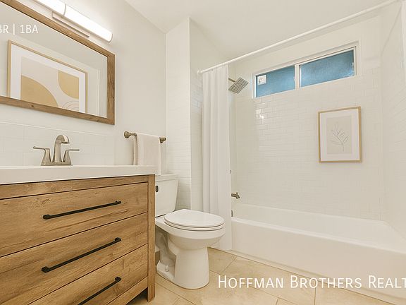 4th image of 1820 N La Brea Ave APT 4