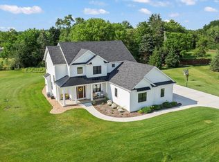 W326S7965 Rolling Hills Ct, Mukwonago, WI 53149