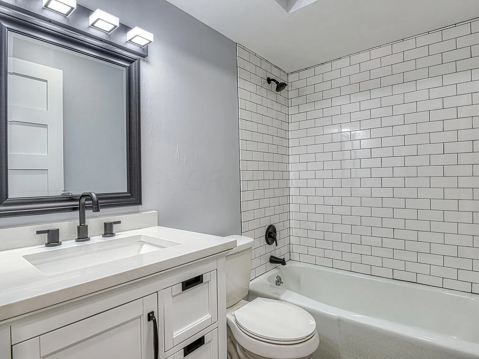2 bed, 1.5 bath, 1000 sqft, $1,465 — Photo 2