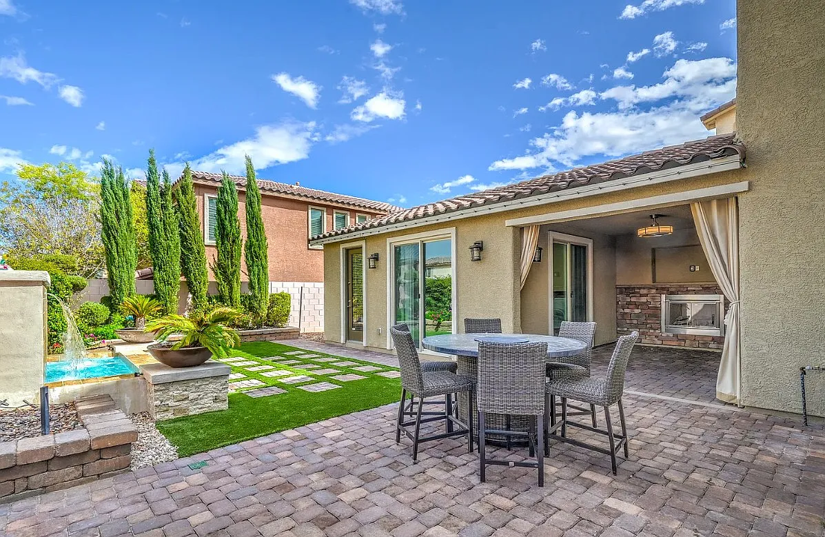4 bed, 2834 sqft, $3,850 — Photo 3