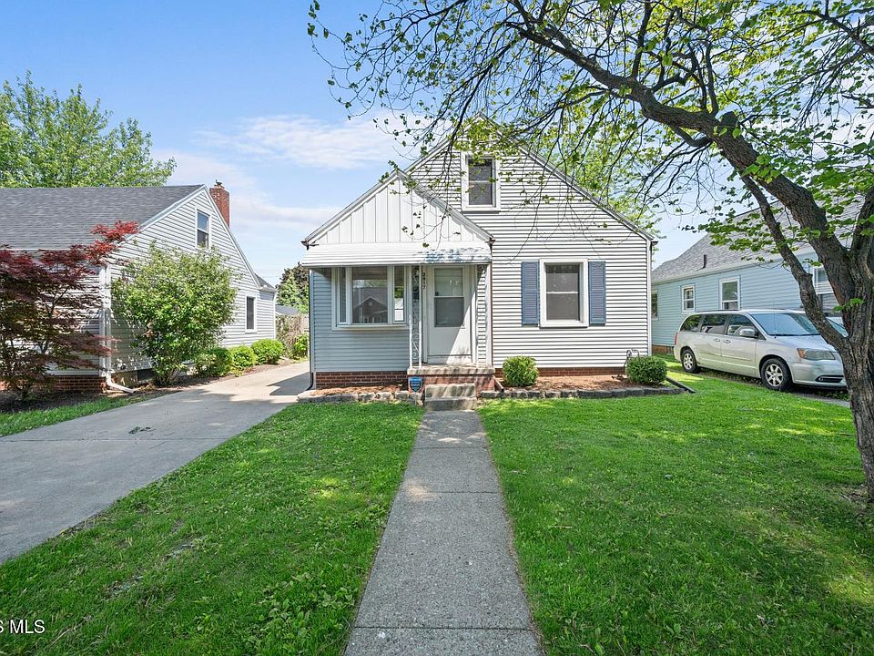 1st image of 2917 123rd St