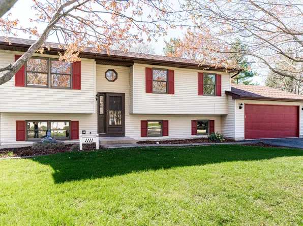 1111 Bonita Ln, McHenry, IL 60050