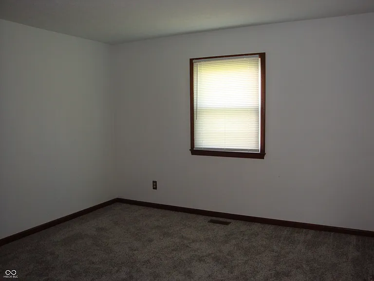 8154 Old Farm Ln — Photo 11
