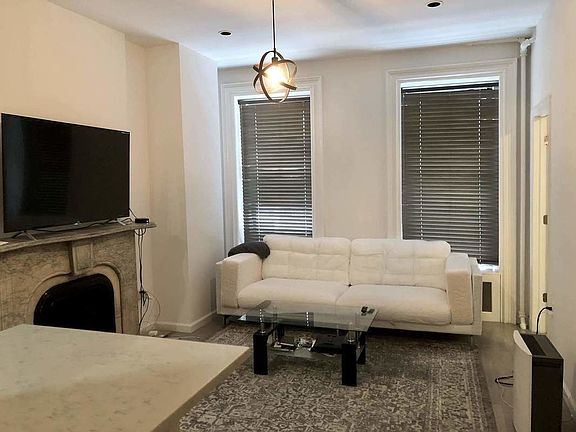 4th image of 119 E 60th St APT 4F