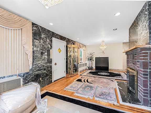 5th image of 150 Rumsey Road