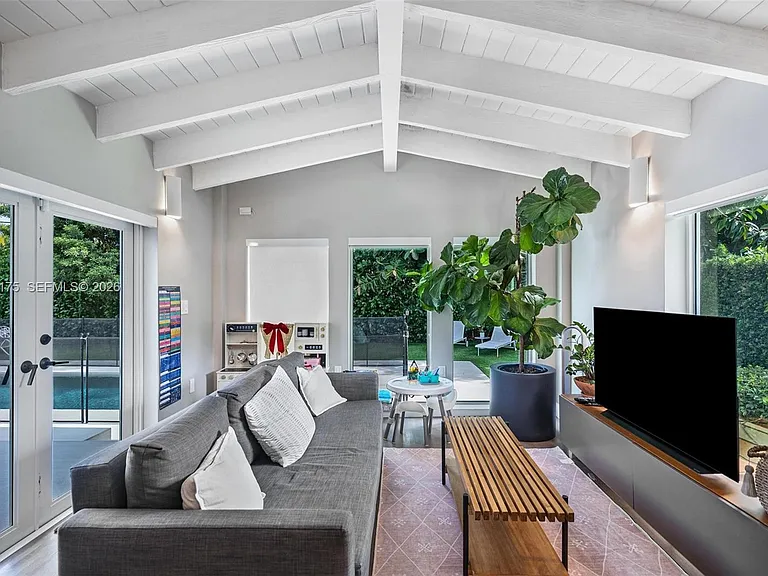510 Bargello Ave — Photo 13