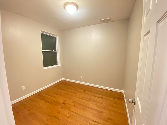 5th image of 217 Chesterfield Rd
