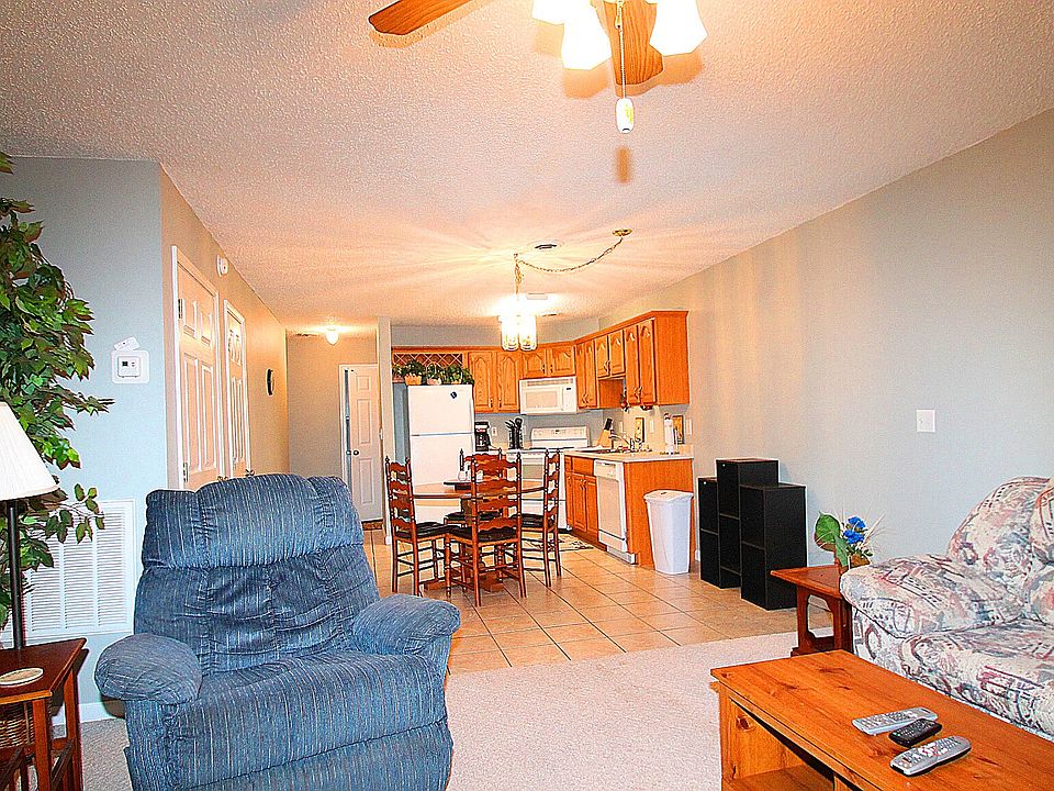 1st image of 135 Lakeshore Cir