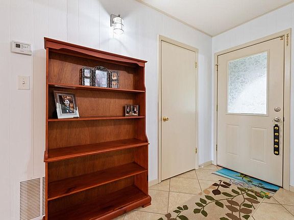 2nd image of 302 Evergreen Cir