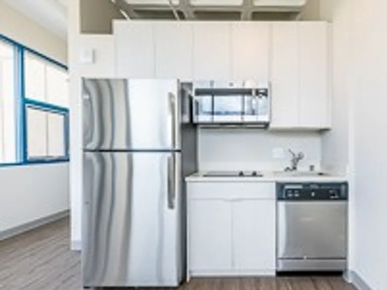 735 W Wisconsin Ave — Photo 63