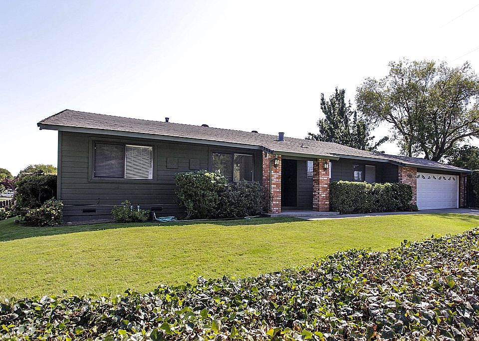 1st image of 8488 Lake Forest Dr