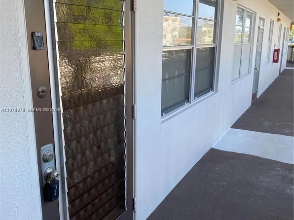 2027 Hythe B #B, Boca Raton, FL 33434