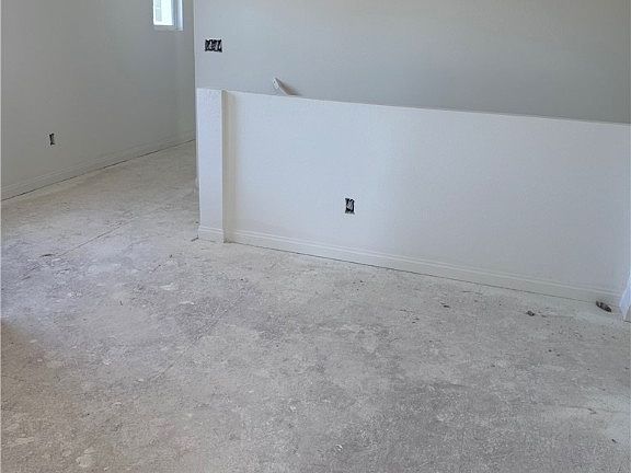 5th image of 3051 Vicki Ave