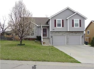 3923 Dixie Dr, Leavenworth, KS 66048
