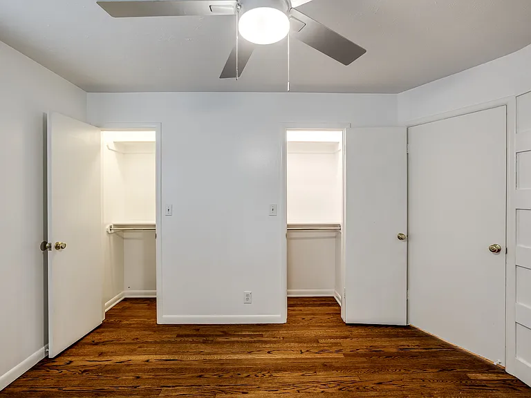 4620 N Harvey Pkwy — Photo 27